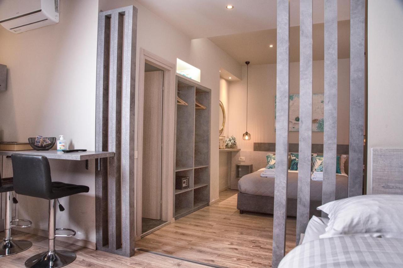 Wisdom Residence Luxury Apartments At Plaka Athens Exterior photo